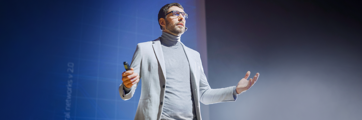 Primespeakers - Agencja Mówców | Odkrywanie mocy słowa: Piotr Rudzki – od IT do inspirującego mówcy publicznego